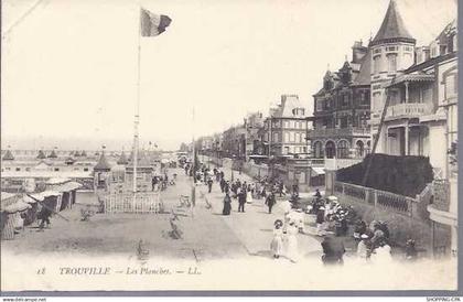 14 - Trouville - Les planches