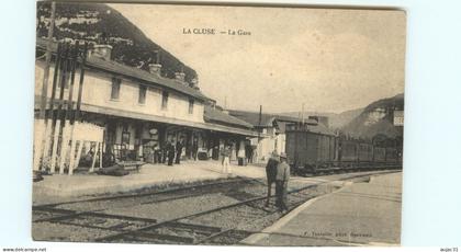 Dép 01 - Chemins de fer - Gares - Trains - La Cluse - La gare - état