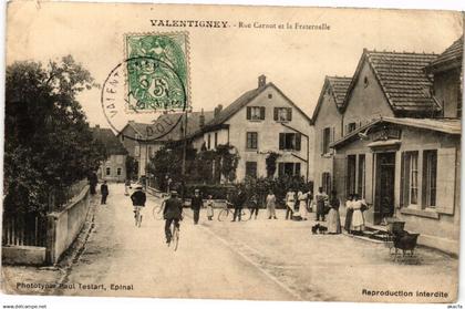 CPA VALENTIGNEY - Rue Carnot et la Fraternelle (183462)