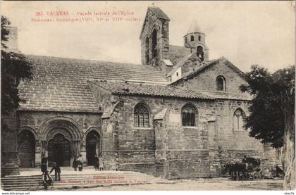 CPA VALREAS Facade Laterale de l'Eglise (1086391)