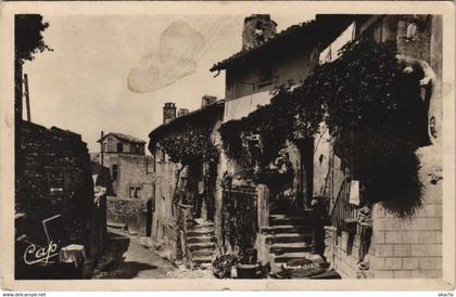 CPA VALREAS Une Rue Pittoresque (1086597)