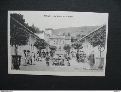 CPA  Vals La Cour des Bains