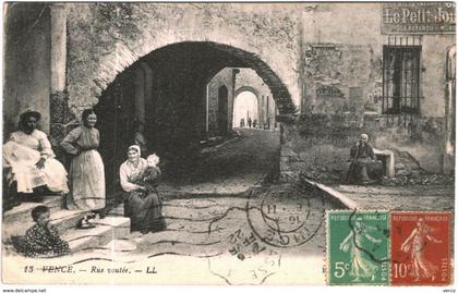 Carte Postale Ancienne de VENCE-rue voutée