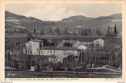 VERNOUX (07) Ferme des Pêchers la plus importante des environs Phot. Combier MACON