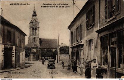 CPA VIARMES - Carrefour de la Fontaine Rues de PARIS et de.. (290410)