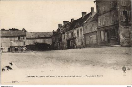 CPA Vic sur Aisne Place de la Mairie FRANCE (1052083)