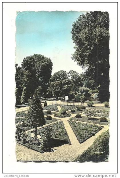 cp, 03, Vichy, Dans les Grands Parcs, Jardins à la Françaises, voyagée 1959
