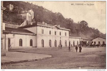 VIENNE LA GARE  ANIMEE