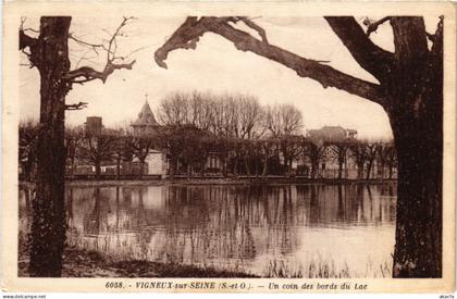 CPA VIGNEUX-sur-SEINE Un Coin des Bords du Lac (1354672)