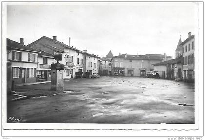 VILLARS LES DOMBES - Place du Marché