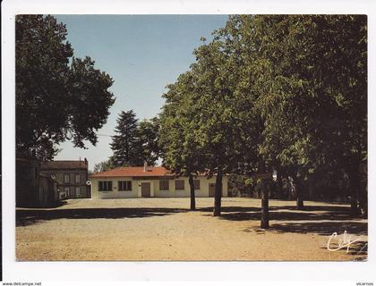 CP 82 VILLEBRUMIER La place de la mairie et la poste