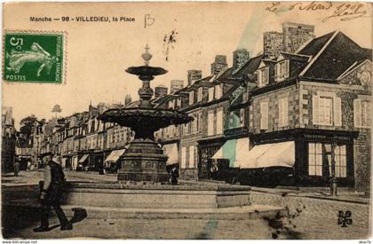 CPA VILLEDIEU-les-POELES - VILLEDIEU - La Place (632693)