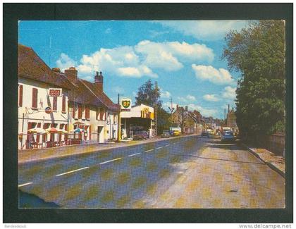 CPSM - Villeneuve l'Archevêque (89) - Rue Bréard ( station service pompe essence BP café tabac Routiers automobile )