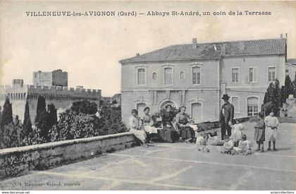 Villeneuve lès Avignon       30        Terrasse de l'Abbaye  St André     (Voir scan)