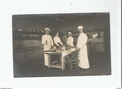 VILLERS SUR MER (CALVADOS) ? CARTE PHOTO AVEC CUISINIERS 1911