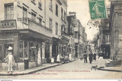 CPA Vimoutiers La rue aux Prêtres