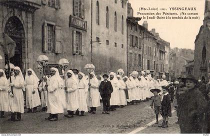 YSSINGEAUX PROCESSION DES PENITENTS ( NE SORTANT QUE LE JEUDI-SAINT A LA TOMBEE DE LA NUIT )