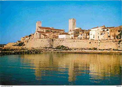 06 - Antibes - Les Remparts - Le matin la vieille ville sur ses Remparts - CPM - Voir Scans Recto-Verso