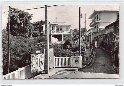 Guadeloupe - BASSE-TERRE - Sur le Pont aux Herbes - Ed. Prisunic 3378