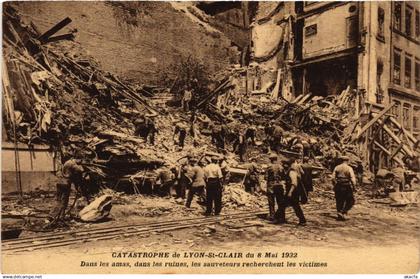 CPA Catastrophe de LYON St-CLAIR du 8 Mai 1932 Dans lesamas dans (470314)