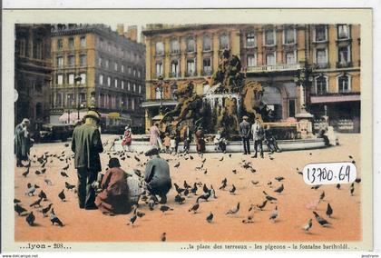 LYON 1- LA PLACE DES TERREAUX- LES PIGEONS- LA FONTAINE BARTHOLDI