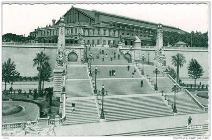 Marseille , les escaliers de la gare    oy123