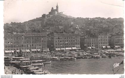 POSTAL  MARSELLA  - FRANCIA  - EL VIEJO PUERTO Y NTRA. SRA. DE LA GARE ( LE VIEUX PORT ET NOTRE DAME DE LA GARE )