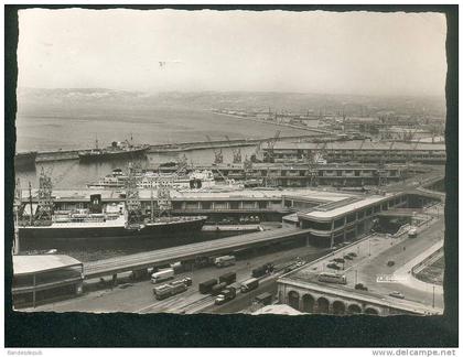 CPSM - Marseille (13) - Vue d'ensemble des Bassins de la Joliette ( bateau camion autobus train ...LA CIGOGNE 13 055 60)