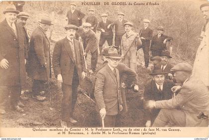 03-GLOZEL- FOUILLES DE GLOZEL- QUELQUES MENBRES DU COMITE M. LE PROF LOTH , VUE DE CÔTE DE FACE M. VAN GENNEP