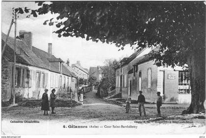 Carte Postale Ancienne de GELANNES-Cour Saint Barthelemy