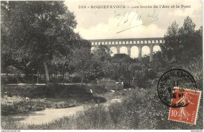 Roquefavour, Les bords de lÀrc et le Pont