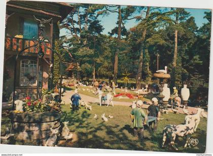 Calvados : env. caen : MESNIL de  Bavent : parcs et jardins, epis normands ,vase , animaux