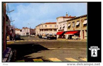 17 La Tremblade - (17)  LA TREMBLADE  E CI. 41.23 - Place Gambetta -  cpsm Rhea D17D  C17452C