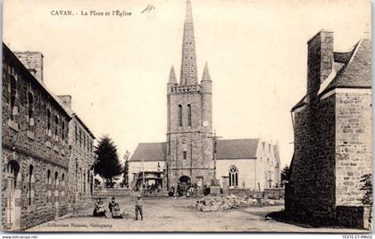 22 CAVAN - la place & l'eglise