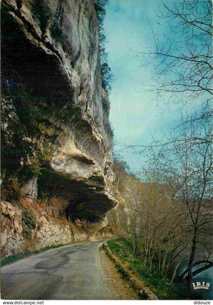 24 - Les Eyzies - La route des rochers - CPM - Voir Scans Recto-Verso