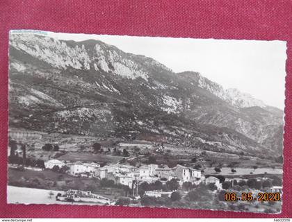 CPSM - Saint-Sauveur-Gouvernet - Vue générale et la Chaîne des Taillades