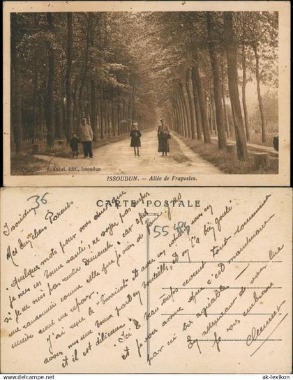 CPA Issoudun Issoudun Allée de Frapesles/Fußgänger in Allee 1910