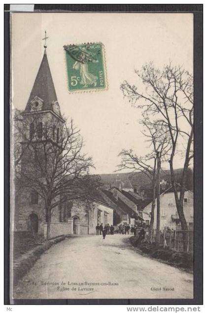 39 - Lavigny - l'Eglise - animée