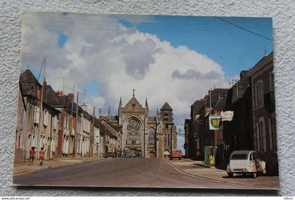 Cpm, Saint Julien de Vouvantes, le centre et l'église, Loire atlantique 44