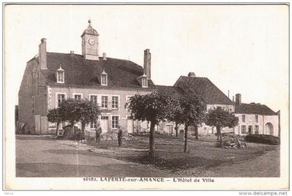 CARTE POSTALE ANCIENNE DE LAFERTE SUR AMANCE -  L'HOTEL DE VILLE