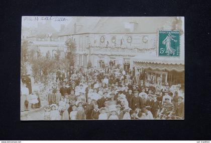 FRANCE - Carte postale photo de la fête du 14 Août à Crillon avec un Manège de forains - L 80577