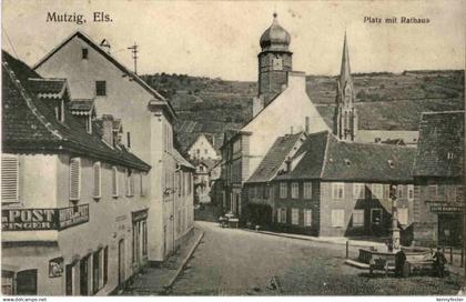 Mutzig - Platz mit Rathaus