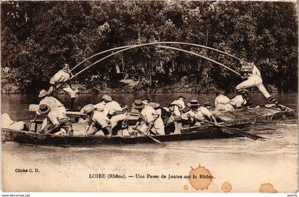 CPA Loire - Une Passe de Joutes sur le Rhone (1036183)