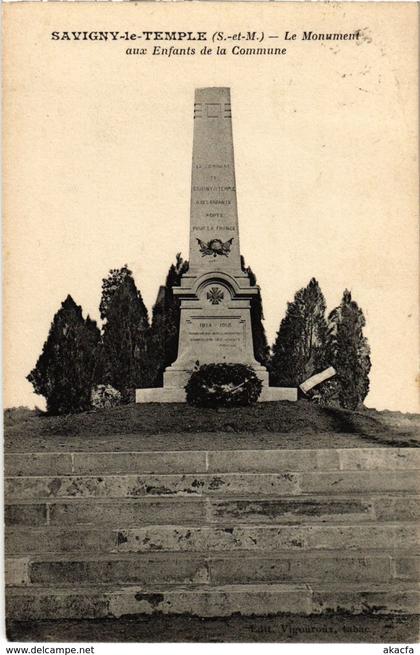 CPA Savigny-le-Temple - Le Monument aux Enfants de la Commune (1038191)