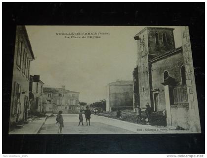 VOUILLE-LES-MARAIS - LA PLACE DE L´EGLISE - 85 VENDEE (Q)