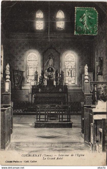 CPA COURGENAY Interieur de l'Eglise - Le Grand Autel (1198392)