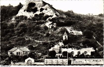 CPA HAUTE-ISLE - Le Village Troglodytique - L'Église (107452)