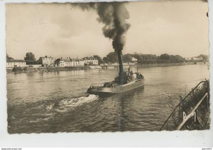 ABLON SUR SEINE - Remorqueur " RADIEUSE " sur la Seine (1950)