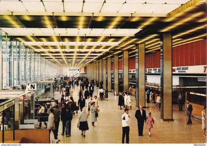 FRANCE CARTE POSTALE  HALL AEROGARE DE PARIS-ORLY EN 1967