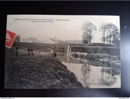 CPA - Aire sur la Lys - Sortie de la Lys (Huche ou Porte à l'eau)